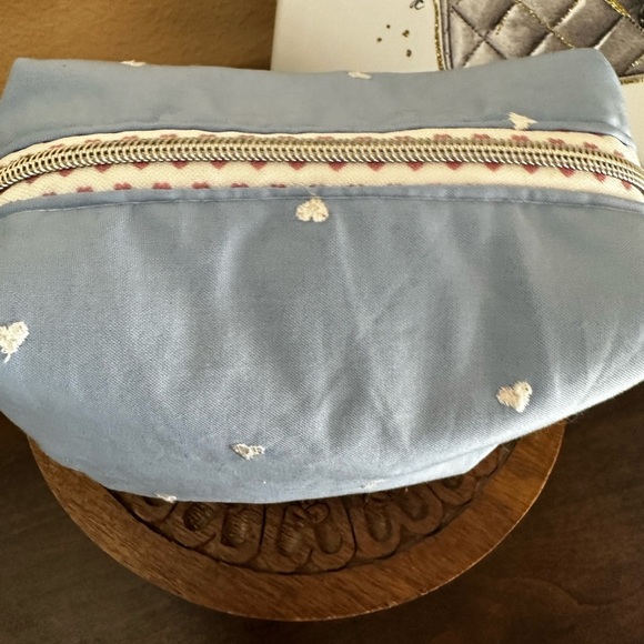 Cosmetic Bag-blue and white heart cotton print, silver hardware New - Picture 3 of 6